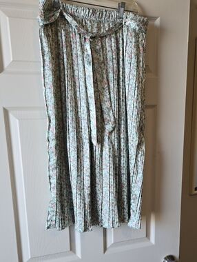 Pleated Floral Midi Skirt in Mint Green